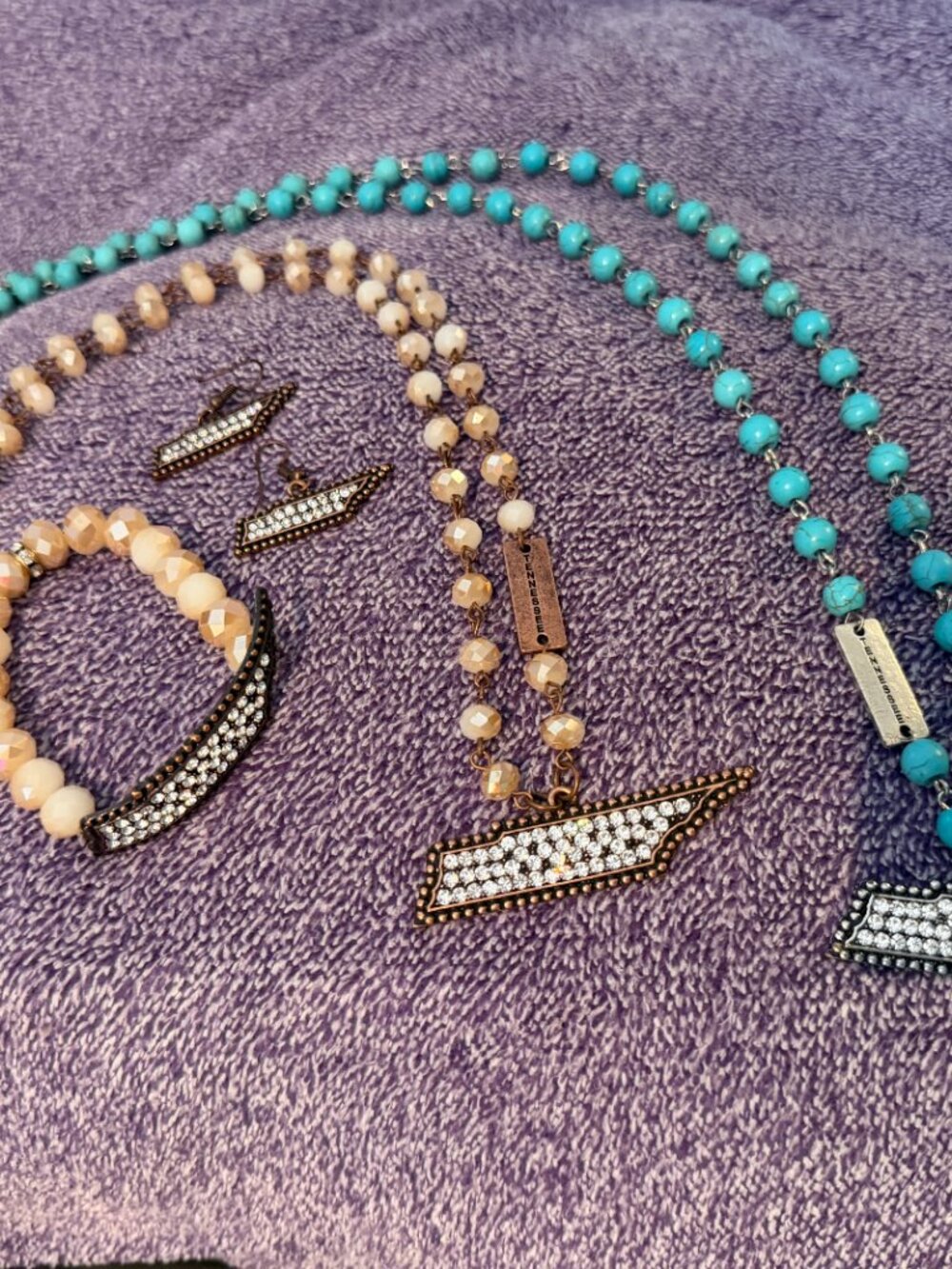 TENNESSEE 2 necklaces and bracelet/earrings